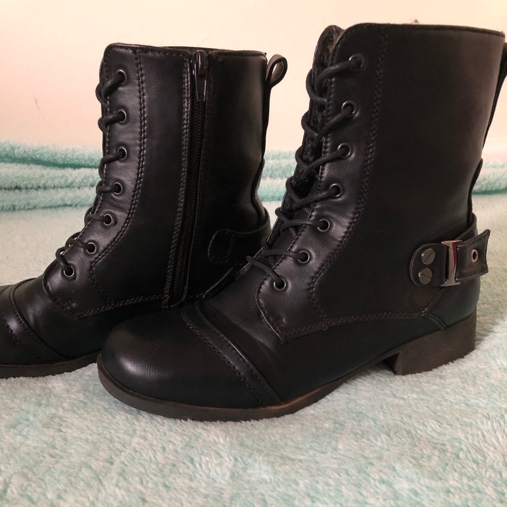 Combat boots